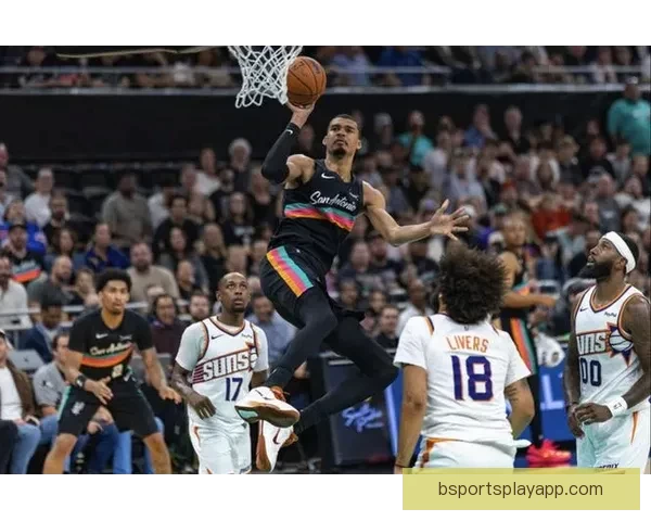 以文班亚马率马刺豪取六连胜单场二十六分十四板四助五帽空接暴扣 以文班亚马率马刺豪取六连胜单场二十六分十四板四助五帽空接暴扣